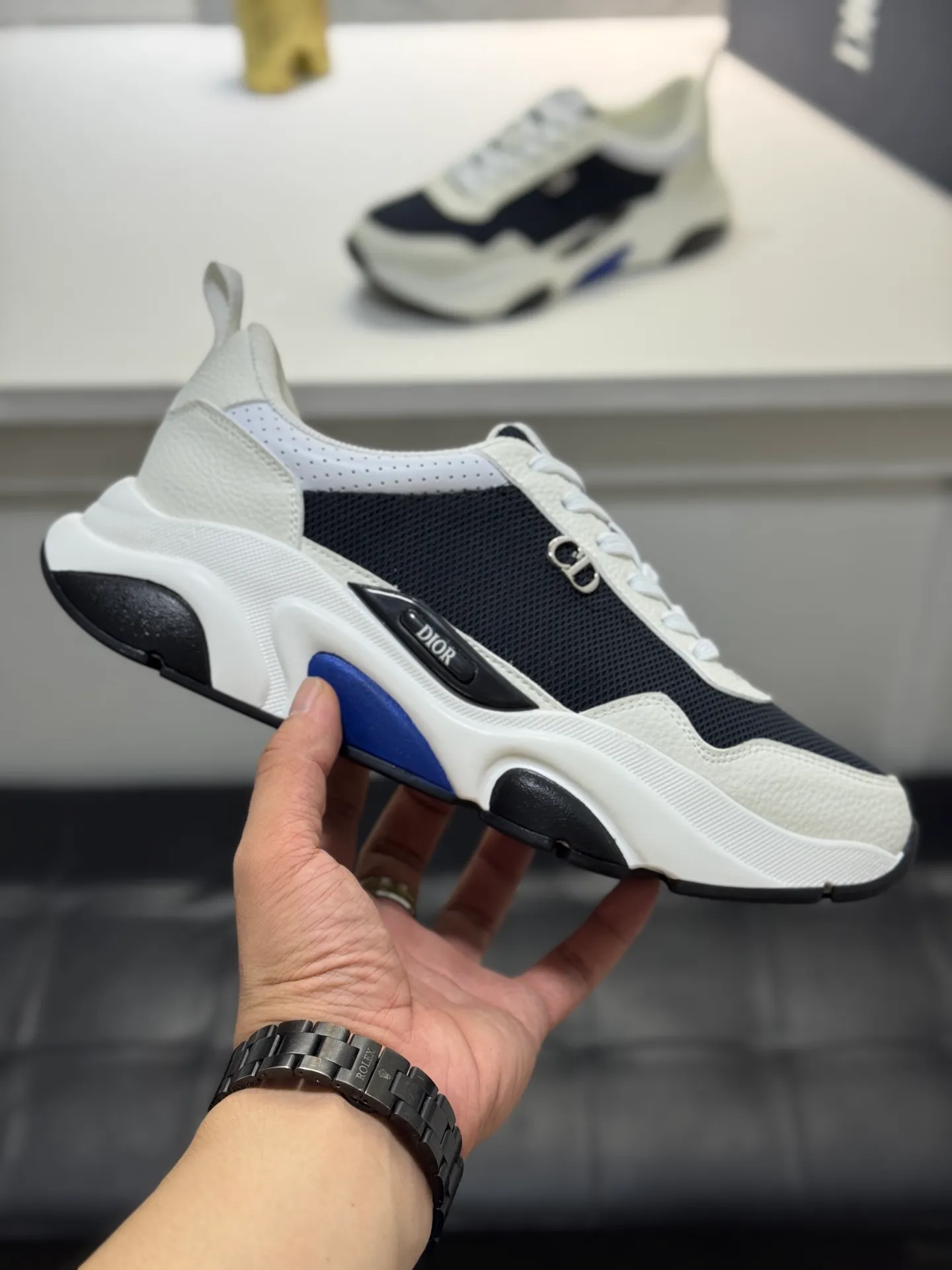 Men's shoes 💰440【New style】🪳🪳(Dior) popular model【New style】⚠⚠️Top purchasing agent🔍🔍Men's HK counters are on sale simultaneously. Sole: The original sole is specially provided by the original factory. The exclusive movable molded sole is super comfortable. The original factory follows the order. 🔍🔍The high-quality multi-color splicing design is exquisite and unique, and the cowhide stitching mesh lining💪Details determine the quality. We only make shoes with care. You can enter and exit the counter at will. Welcome to compare🇮🇹Size: 38-44 (45 customized